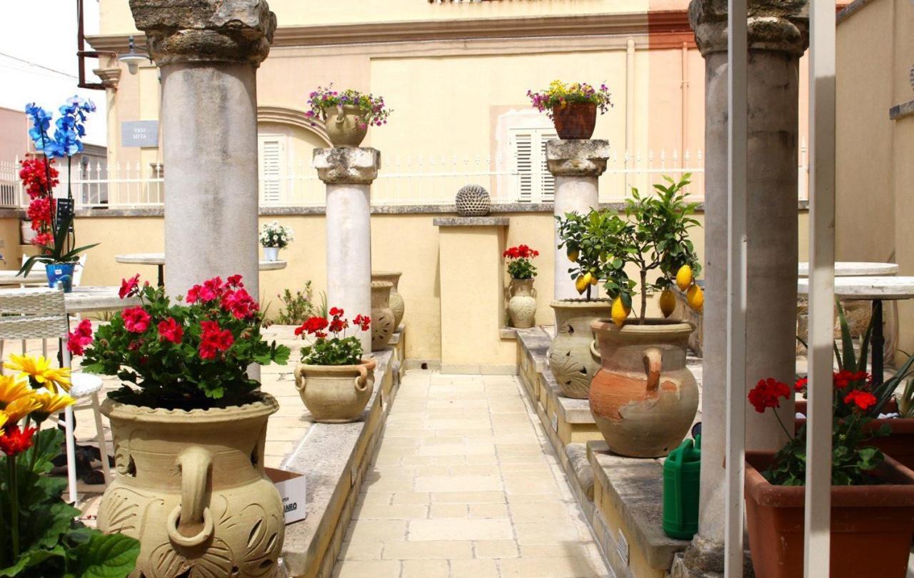 アレーツィオ Palazzo Aurora Bed & Breakfast エクステリア 写真